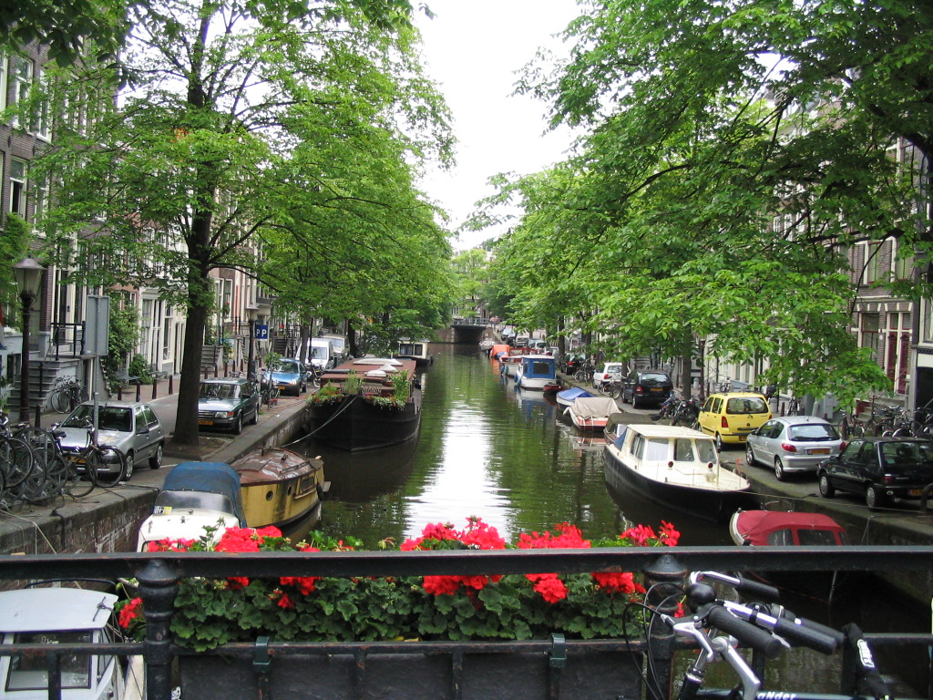 [amsterdam_canal[1].jpg]